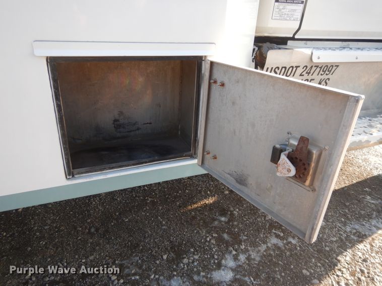 image for item DL2720 1994 Freightliner FL70  flatbed truck