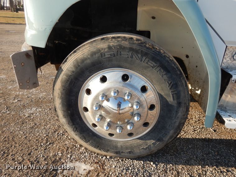 image for item DL2720 1994 Freightliner FL70  flatbed truck