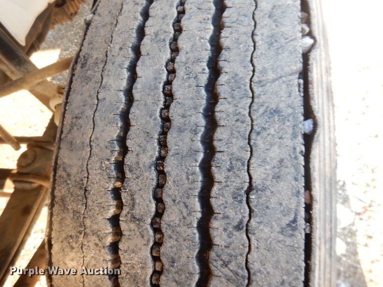 image for item DL2720 1994 Freightliner FL70  flatbed truck