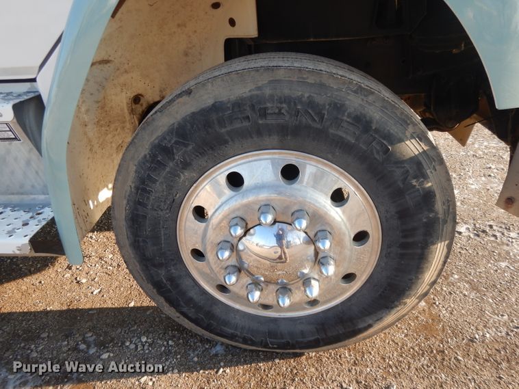 image for item DL2720 1994 Freightliner FL70  flatbed truck