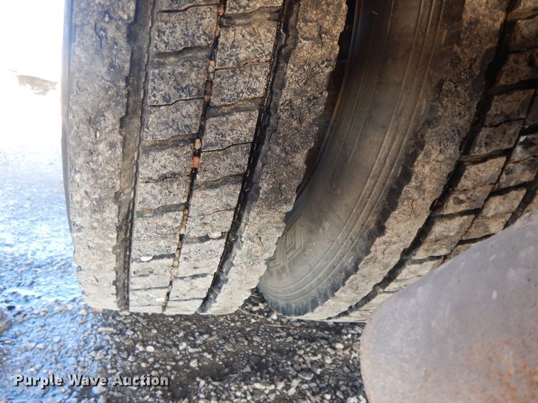 image for item DL2720 1994 Freightliner FL70  flatbed truck