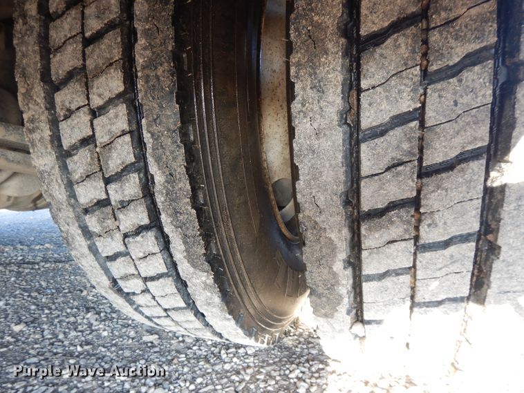 image for item DL2720 1994 Freightliner FL70  flatbed truck