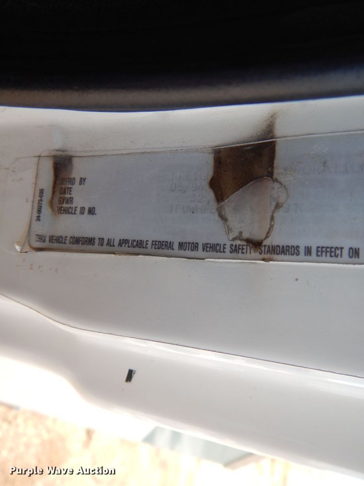 image for item DL2720 1994 Freightliner FL70  flatbed truck