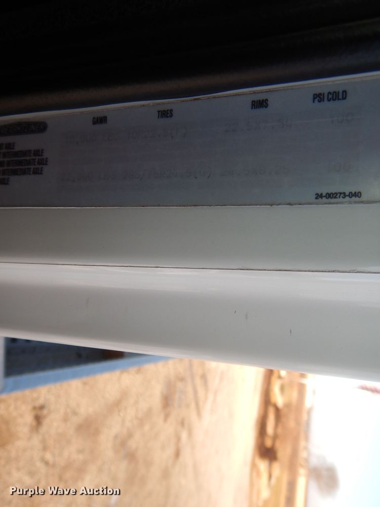 image for item DL2720 1994 Freightliner FL70  flatbed truck