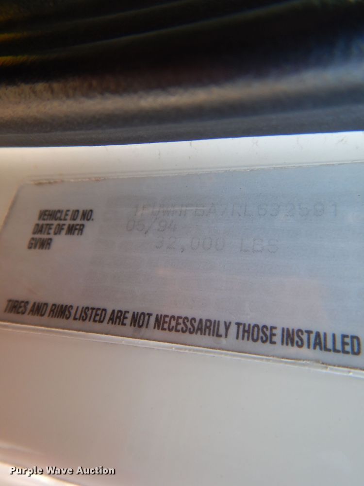 image for item DL2720 1994 Freightliner FL70  flatbed truck