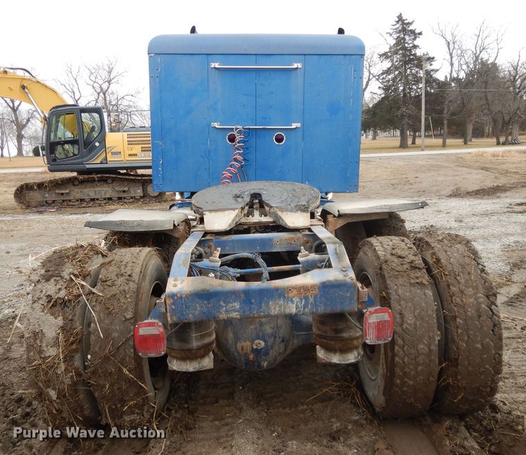 image for item DL2746 1989 Peterbilt 377  semi truck