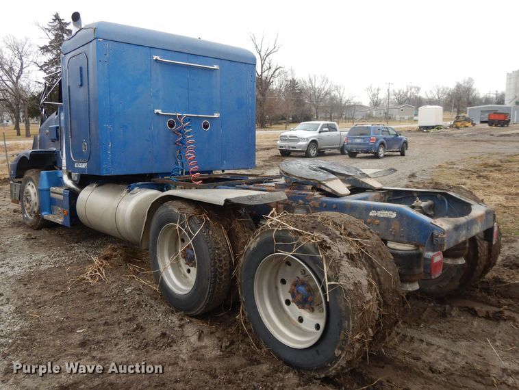 image for item DL2746 1989 Peterbilt 377  semi truck