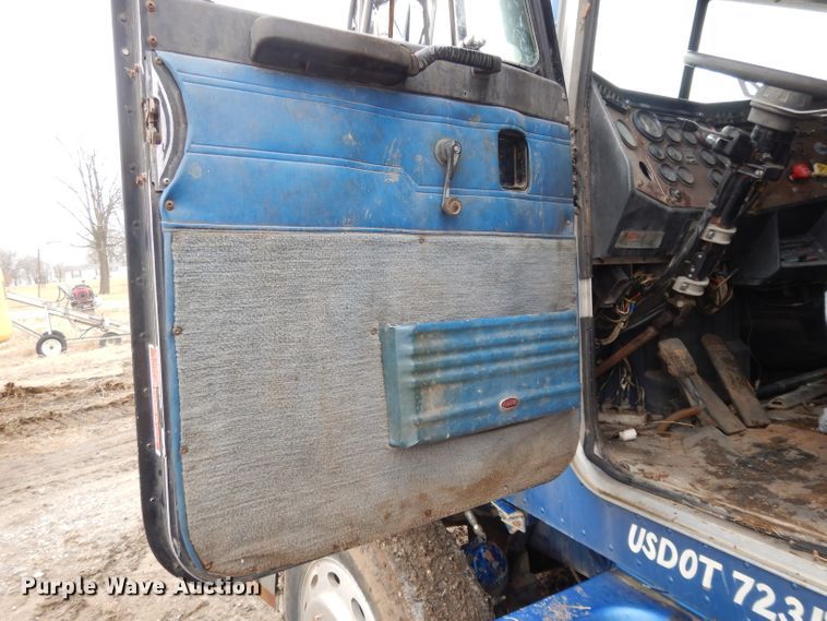 image for item DL2746 1989 Peterbilt 377  semi truck