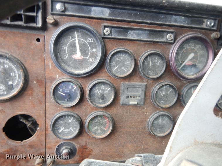 image for item DL2746 1989 Peterbilt 377  semi truck