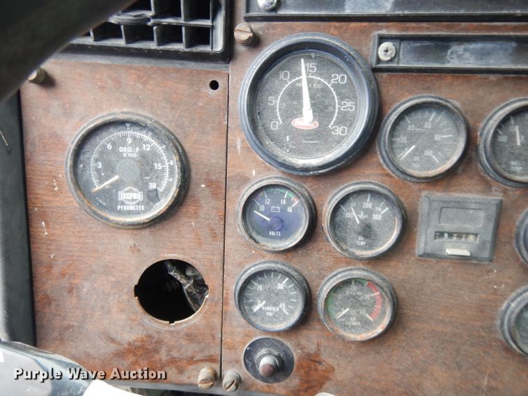 image for item DL2746 1989 Peterbilt 377  semi truck