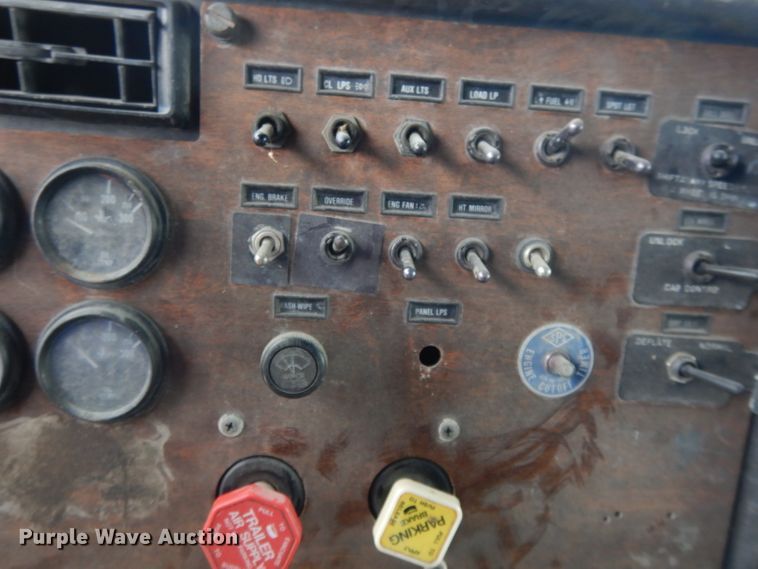 image for item DL2746 1989 Peterbilt 377  semi truck