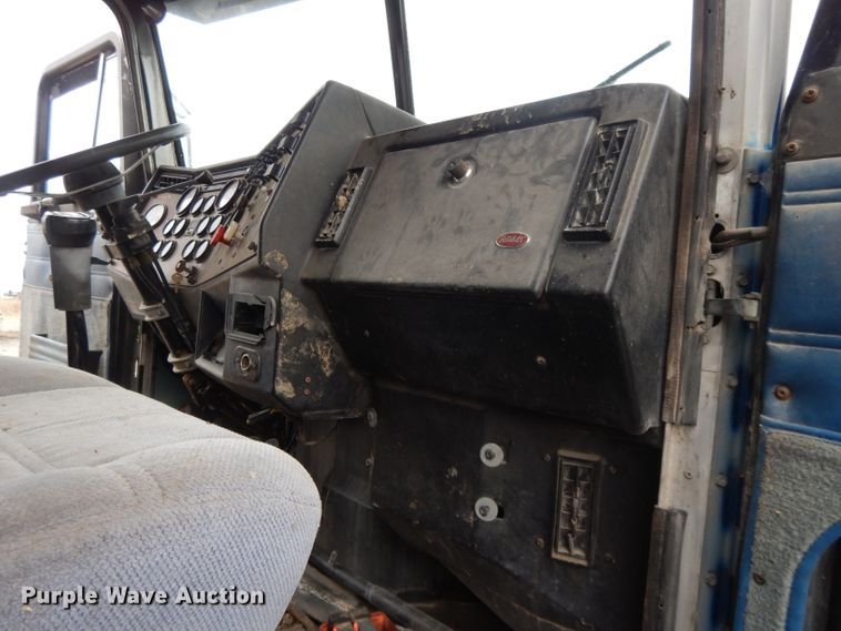 image for item DL2746 1989 Peterbilt 377  semi truck