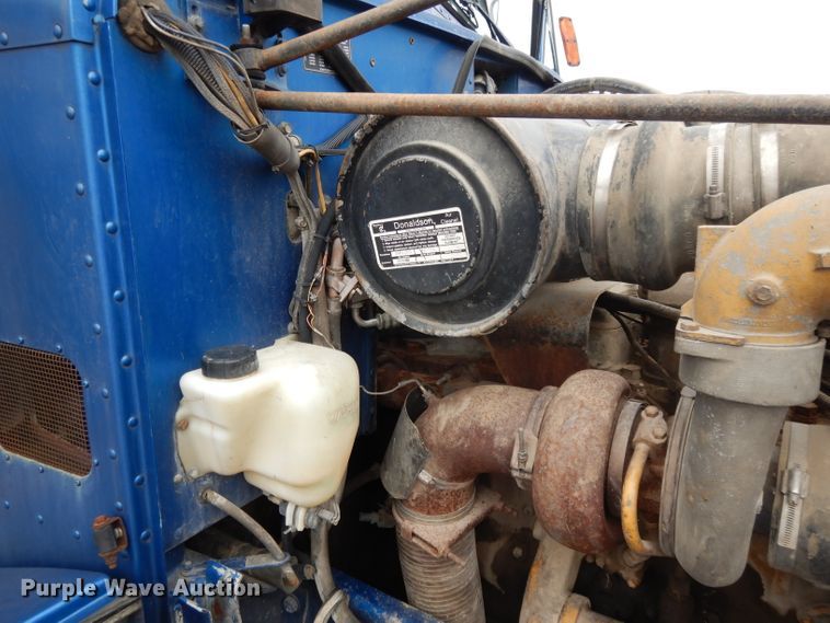 image for item DL2746 1989 Peterbilt 377  semi truck