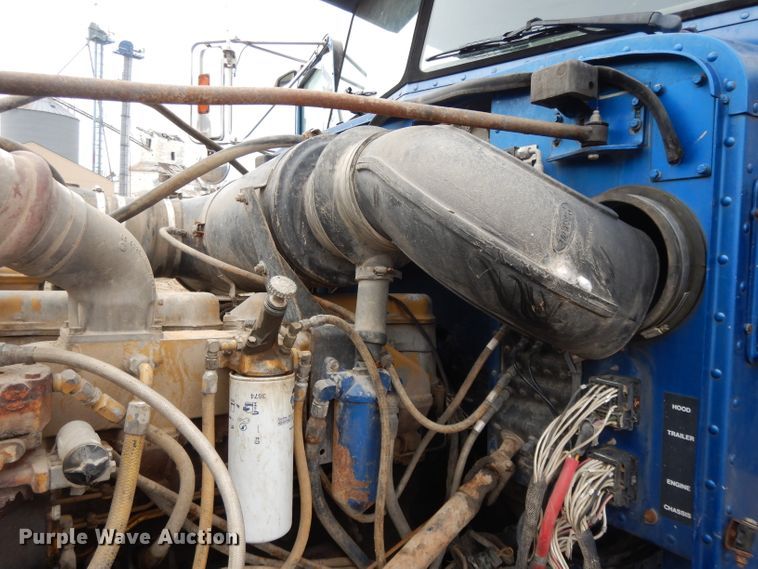 image for item DL2746 1989 Peterbilt 377  semi truck