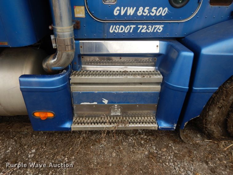 image for item DL2746 1989 Peterbilt 377  semi truck