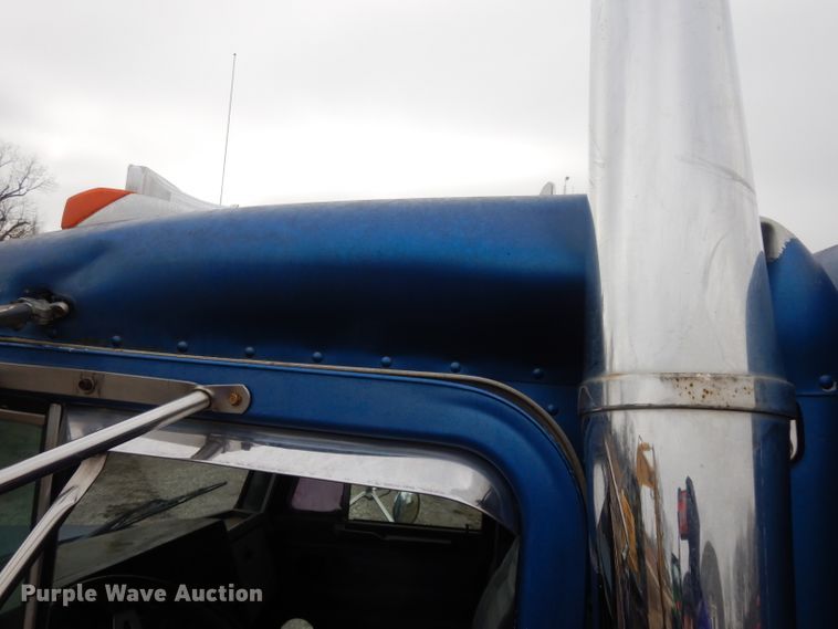 image for item DL2746 1989 Peterbilt 377  semi truck