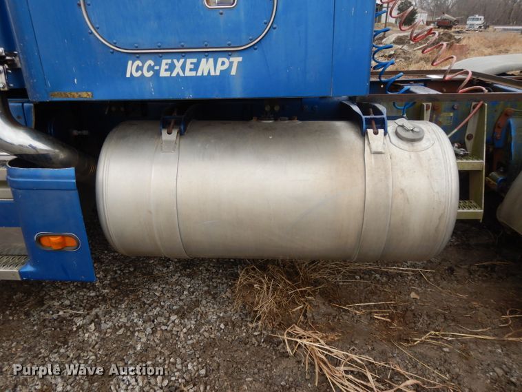 image for item DL2746 1989 Peterbilt 377  semi truck