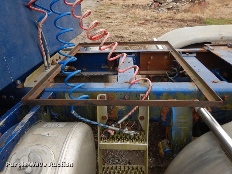 image for item DL2746 1989 Peterbilt 377  semi truck