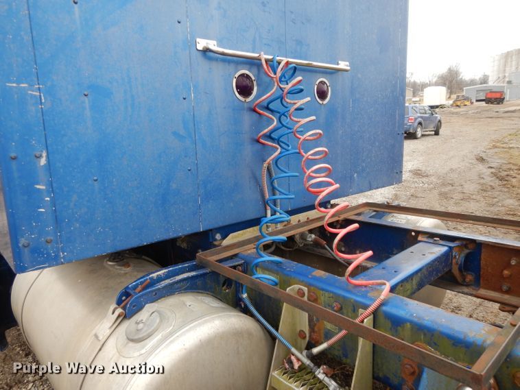 image for item DL2746 1989 Peterbilt 377  semi truck