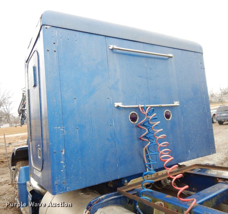 image for item DL2746 1989 Peterbilt 377  semi truck