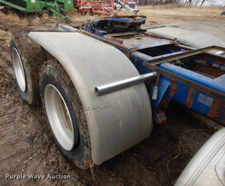 image for item DL2746 1989 Peterbilt 377  semi truck