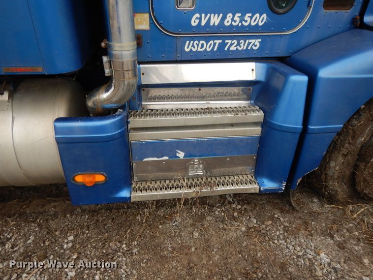 image for item DL2746 1989 Peterbilt 377  semi truck