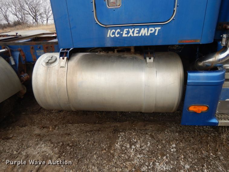 image for item DL2746 1989 Peterbilt 377  semi truck