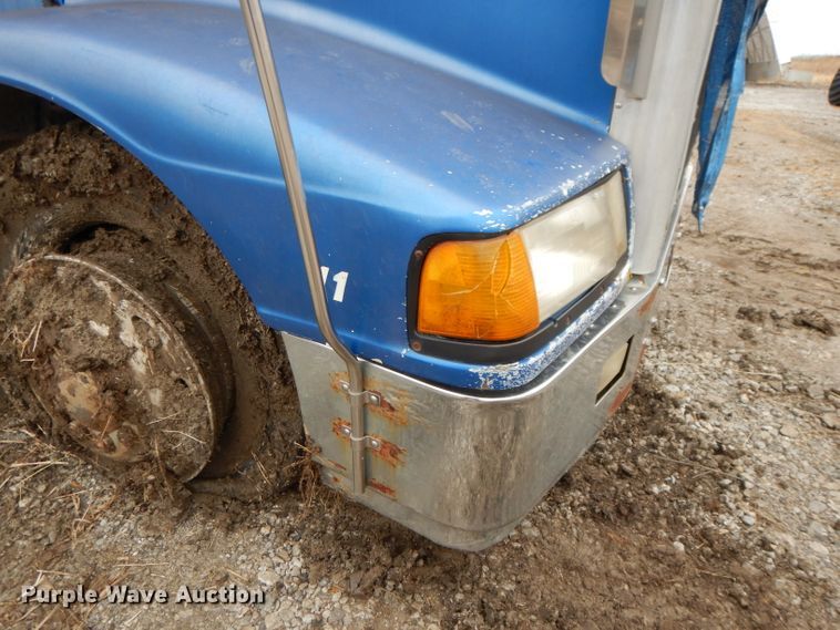 image for item DL2746 1989 Peterbilt 377  semi truck