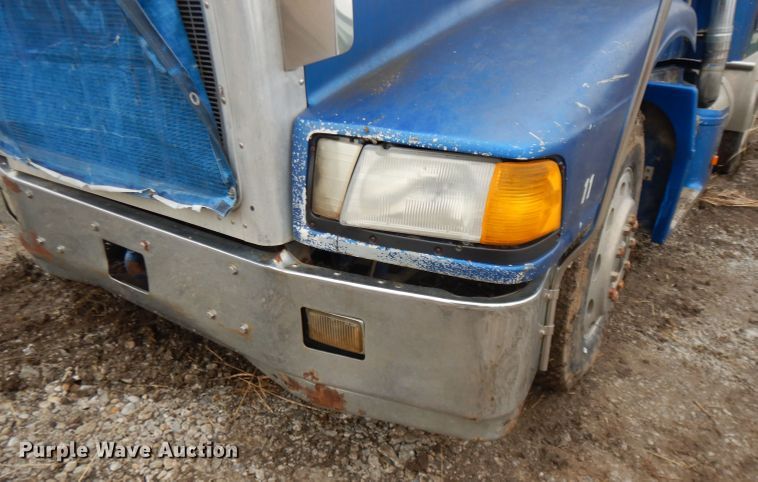 image for item DL2746 1989 Peterbilt 377  semi truck