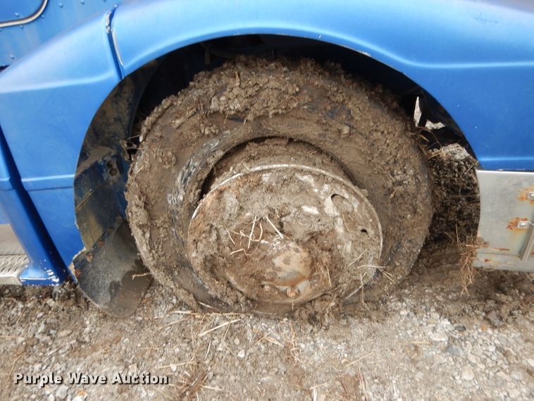 image for item DL2746 1989 Peterbilt 377  semi truck