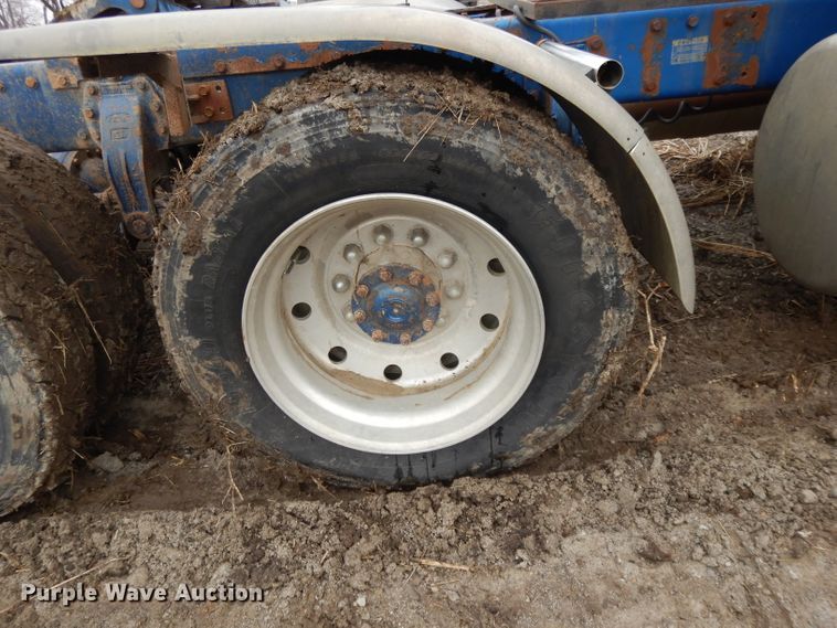 image for item DL2746 1989 Peterbilt 377  semi truck