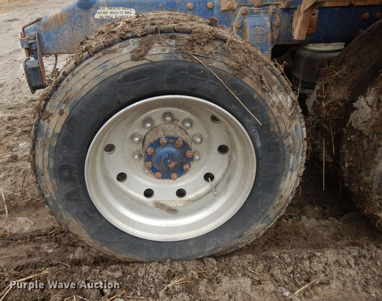 image for item DL2746 1989 Peterbilt 377  semi truck