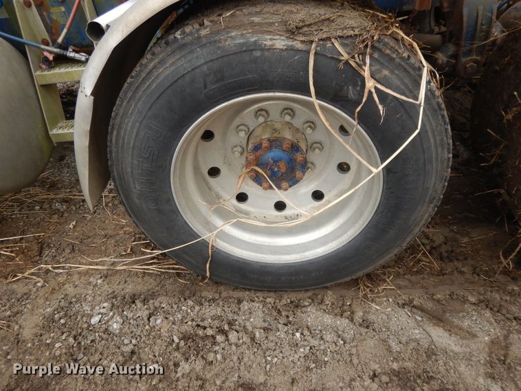 image for item DL2746 1989 Peterbilt 377  semi truck