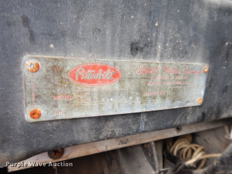 image for item DL2746 1989 Peterbilt 377  semi truck