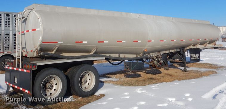 image for item FA9374 1977 Heil tank trailer