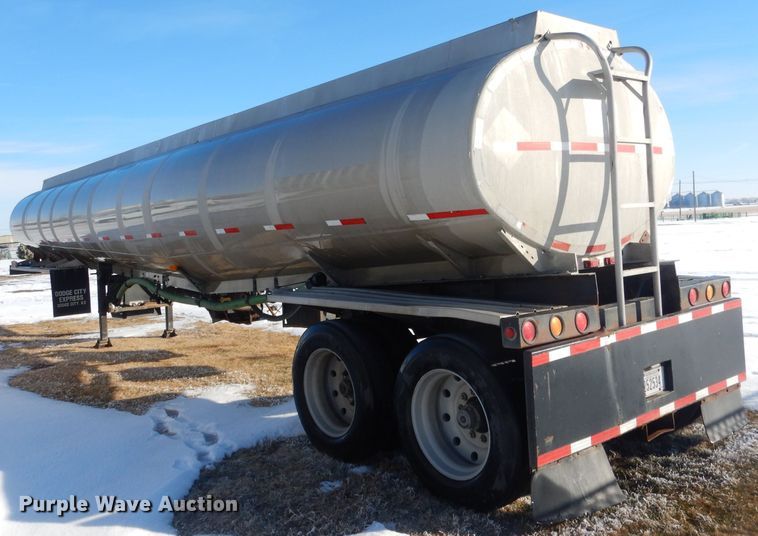 image for item FA9374 1977 Heil tank trailer