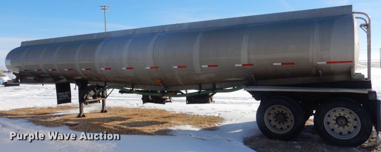 image for item FA9374 1977 Heil tank trailer