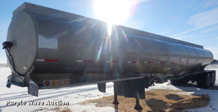 image for item FA9374 1977 Heil tank trailer