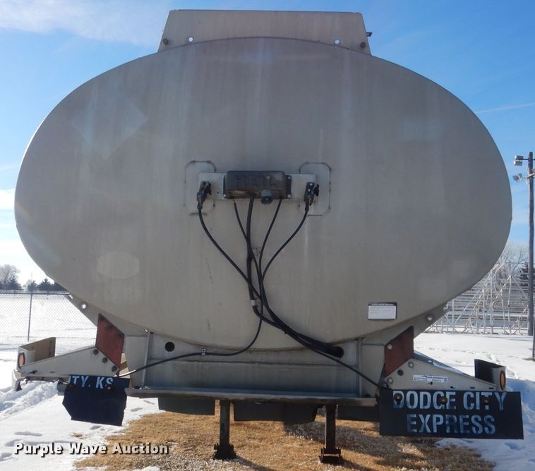 image for item FA9374 1977 Heil tank trailer