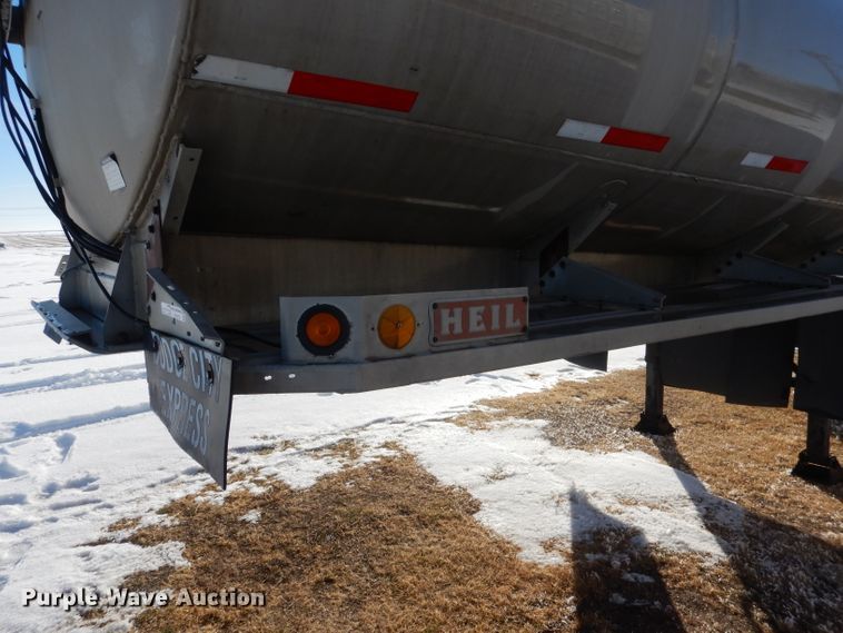 image for item FA9374 1977 Heil tank trailer