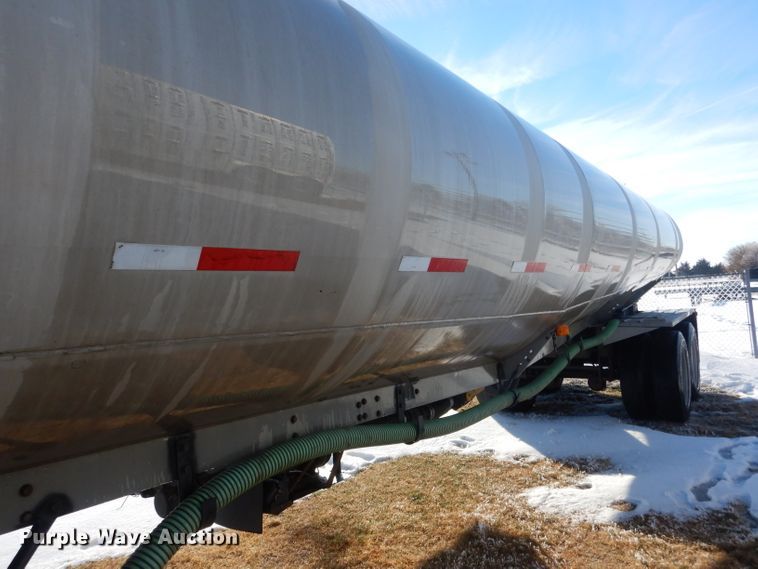 image for item FA9374 1977 Heil tank trailer