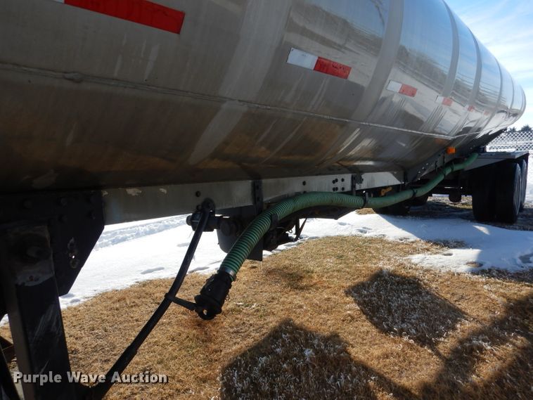 image for item FA9374 1977 Heil tank trailer