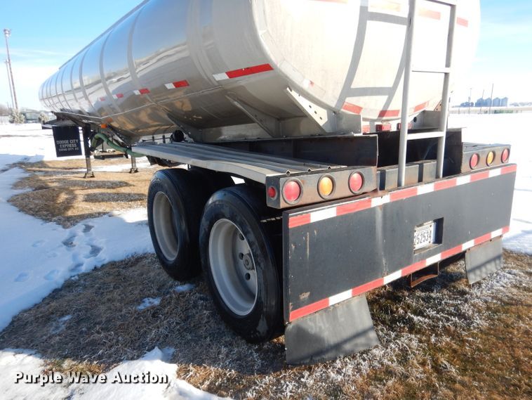image for item FA9374 1977 Heil tank trailer