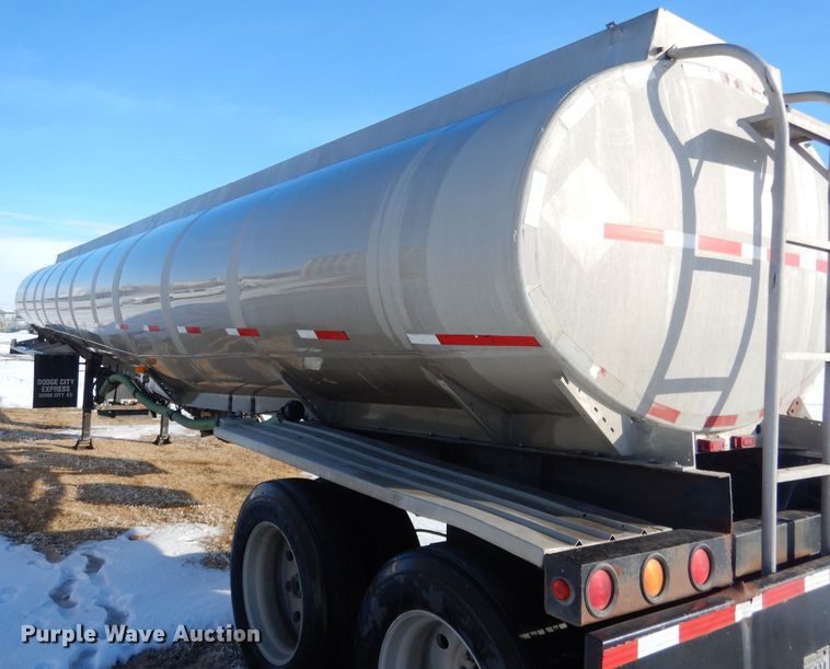 image for item FA9374 1977 Heil tank trailer