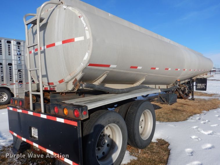 image for item FA9374 1977 Heil tank trailer