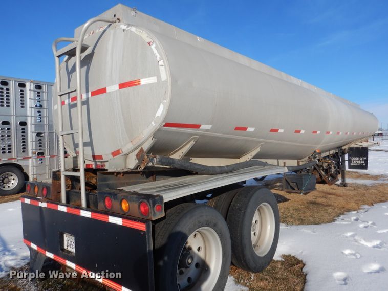 image for item FA9374 1977 Heil tank trailer