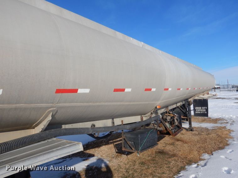 image for item FA9374 1977 Heil tank trailer