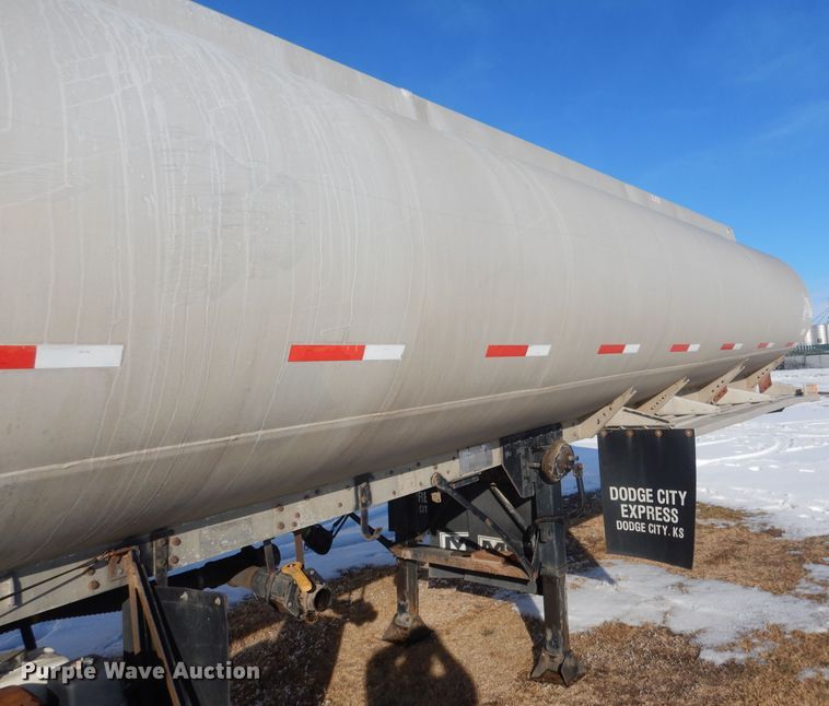 image for item FA9374 1977 Heil tank trailer