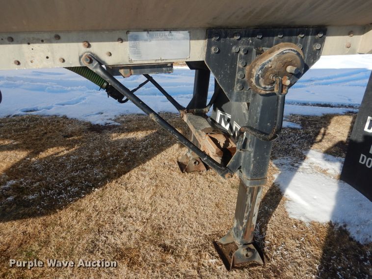 image for item FA9374 1977 Heil tank trailer