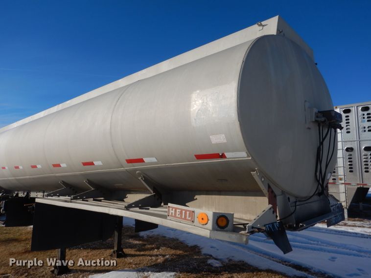 image for item FA9374 1977 Heil tank trailer